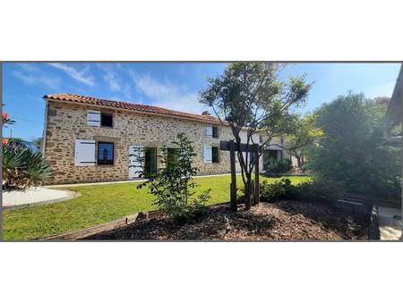 vente maison à bressuire (79300) : à vendre / 180m² bressuire