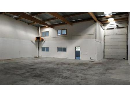 location local d'activités emerainville 1 620 m²