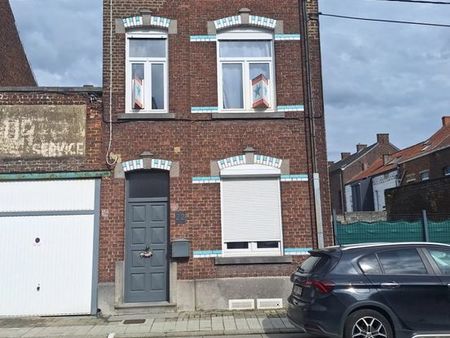 maison 3 façades avec beau jardin et possibilité de garage