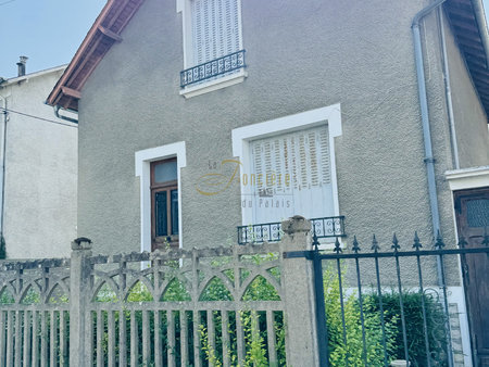 maison à rénover avec agréable jardin  charme de l'ancien  q