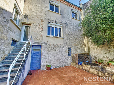 a vendre maison de ville en pierre de 178 m² entièrement rénovée avec terrasse et garages