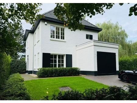 huis te koop in brasschaat met 4 slaapkamers