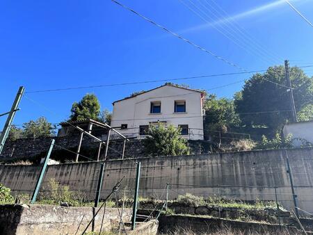 maison individuelle sur 452 m2 de terrain