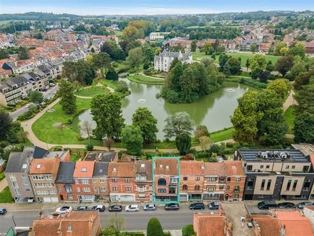 rez commercial rénové avec appartement 4 chambres + terrasse