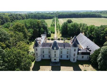 majestueux château néo-classique du 19ème et son parc de 6 hecta