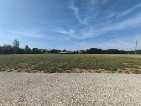 terrain idéalement situé dans un quartier très calme