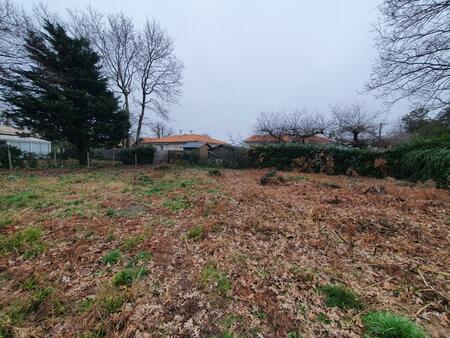 terrain sur creon de 400 m2