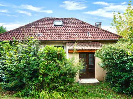 maison rénover dans hameau tranquille avec une belle vue et sans vis-à vis sur un terrain 