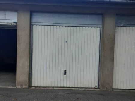 garage / box / parking