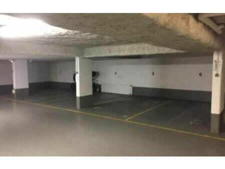 place de parking sécurisée dans résidence privée