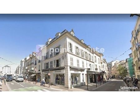 commerce habillement/textile 57 m²