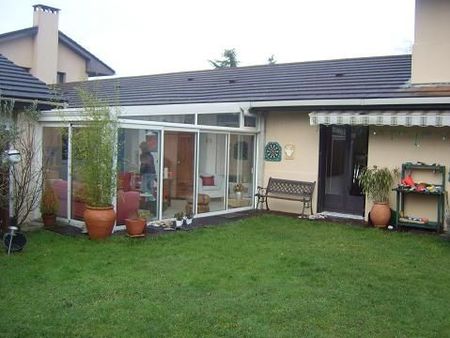 maison 7 pieces 5 chambres avec jardin et studio à voisin le bretonneux - saint quentin en