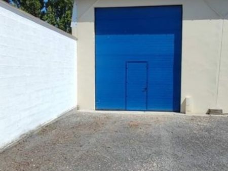 local stockage activite 100m2