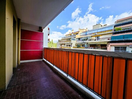 f1 - terrasse nice nord – horloge de cessole / rue des platanes