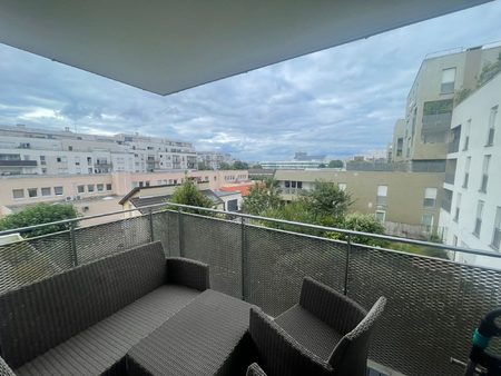 studio meublé 29m2 balcon rer a la défense