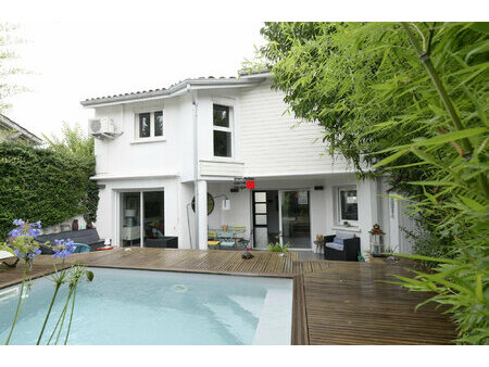 maison avec terrasse  piscine et parking à cauderan