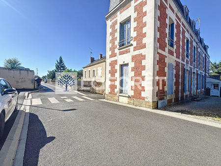 vente immeuble à thouars (79100) : à vendre / 200m² thouars