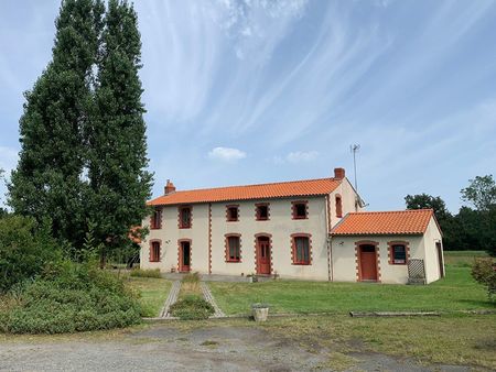 propriété équestre sur 13 hectares maison en partafit état