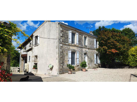 vente maison à niort (79000) : à vendre / 150m² niort