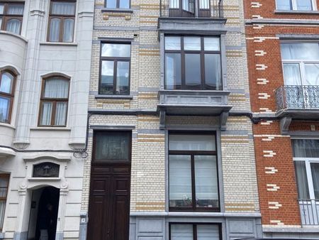 ixelles  appartement duplex  2ch avec jardin et parking !