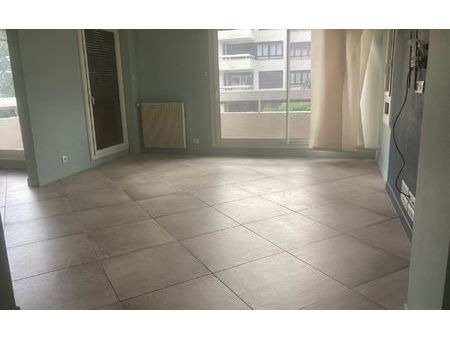 location appartement  m² t-4 à les ulis  1 450 €