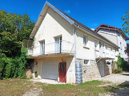 maison 5 pièces 102m² 3 chambres sur un terrain de 951m² avec piscine