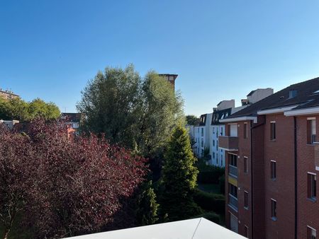 grand studio avec balcon et parking