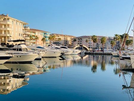 t2 à louer à port frejus