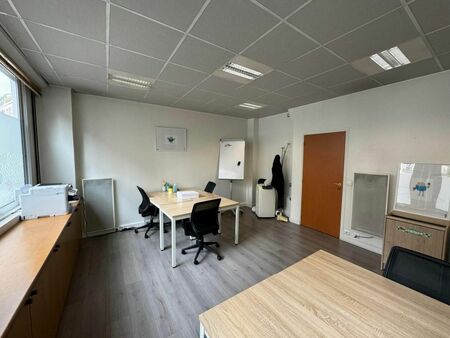 bureau 60 m²