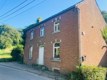 maison 4 façades avec jardin et pâture.