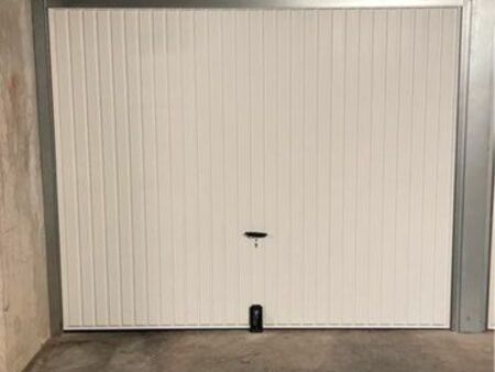 location garage 24m2