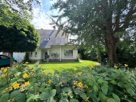 à vendre : maison 3 façades avec grand jardin à tournai