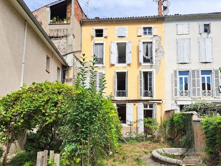 grande maison de 340 m2 avec jardin au centre ville de saint-girons.