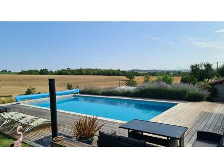 sud charente.plain pied a vendre avec piscine.3ch.sh 176m²