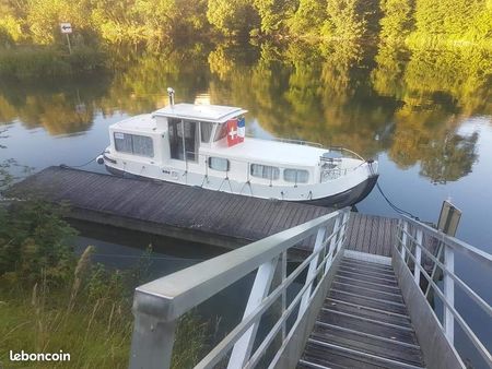 bateau studio meublé terrasse tout confort