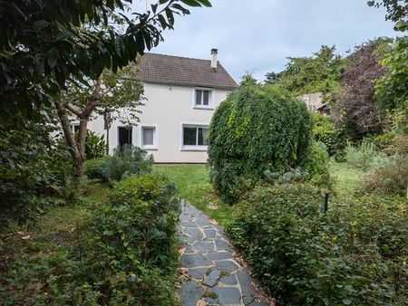 maison de 4 chambres dans ilot de verdure proche commodités