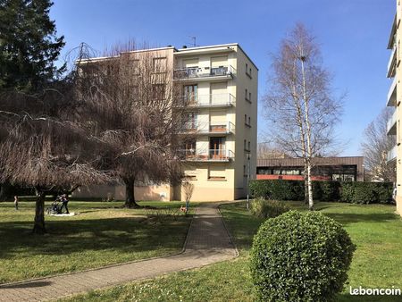 t1 + parking fontaine proche tram a calme & verdure