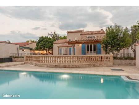 villa meublée avec jardin et piscine à louer