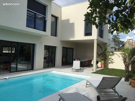 villa contemporaine  location jusqu’au fin juin