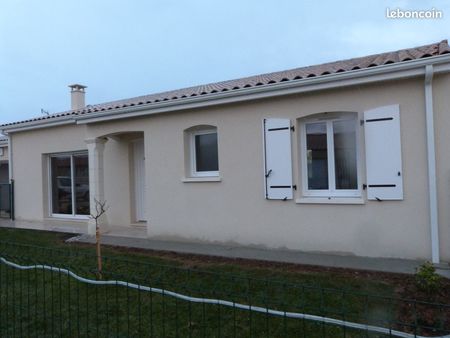 maison lumineuse a louer de plain pied de 92 m2 sur terrain clos