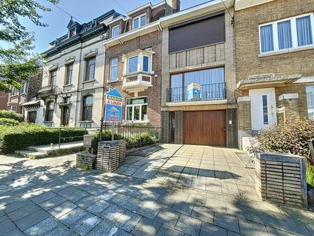 maison 2 façades avec jardin et garage