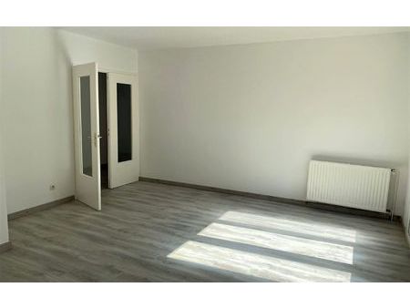 location appartement  m² t-3 à saint-symphorien-d'ozon  879 €