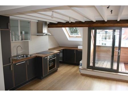 très bel appartement avec terrasse dans un super quartier