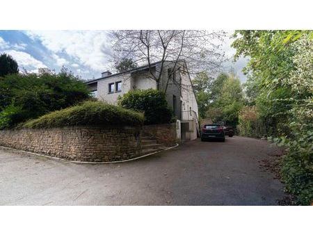 villa d'architecte 4 façades sur terrain arboré