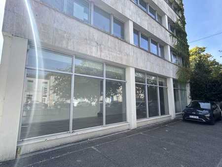 location de local commercial de 50 m² à bordeaux - 33000