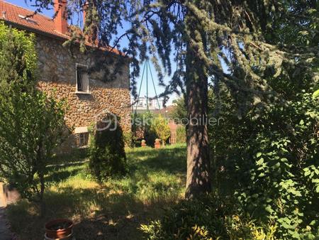 chambre à louer dans une grande maison