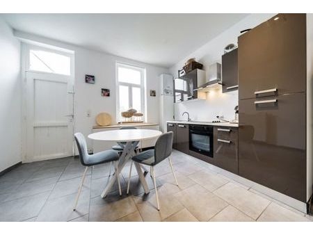 maison en bon état avec 2 chambres  jardin et rc 287 €