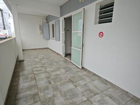 100 m² local commercial petite ile