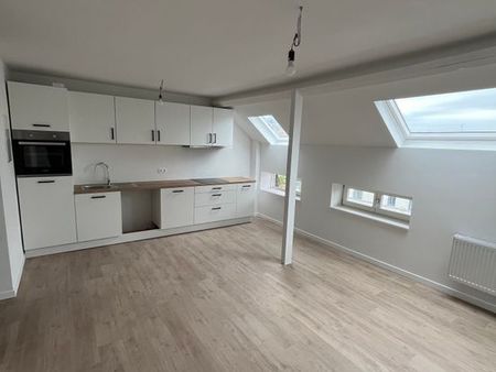 duplex lumineux 2 ch  rénové  gare du midi – 1050 €/mois