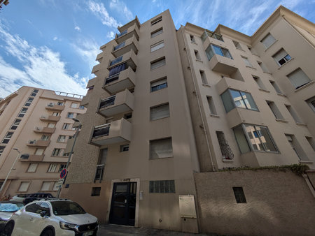 toulon saint roch t2 28m2 loue avec balcons et cave